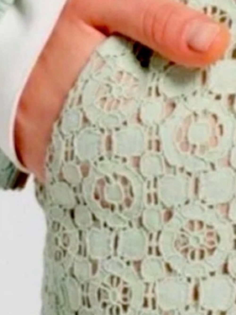 Victoria Beckham Mint Green Lace High-Waist Shorts - Picture 3 of 8